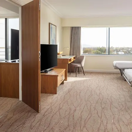 Hotel Hilton Dublin Airport 4*