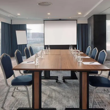 Hotel Hilton Dublin Airport 4*